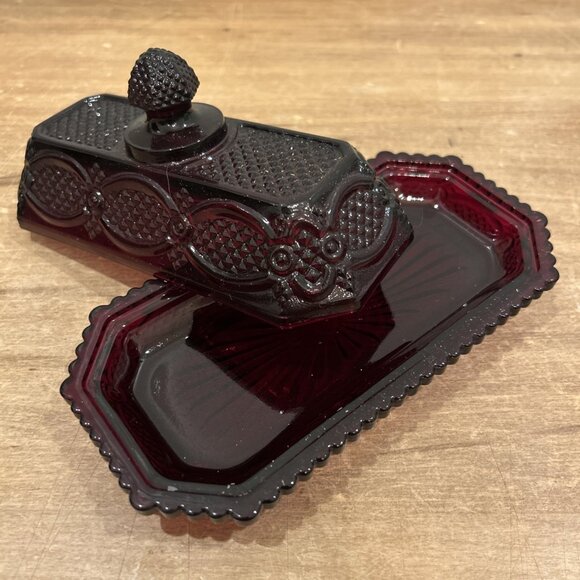 Vintage AVON Covered Butter Dish Embossed Ruby Red 1876 Cape Cod Collection - Picture 3 of 5